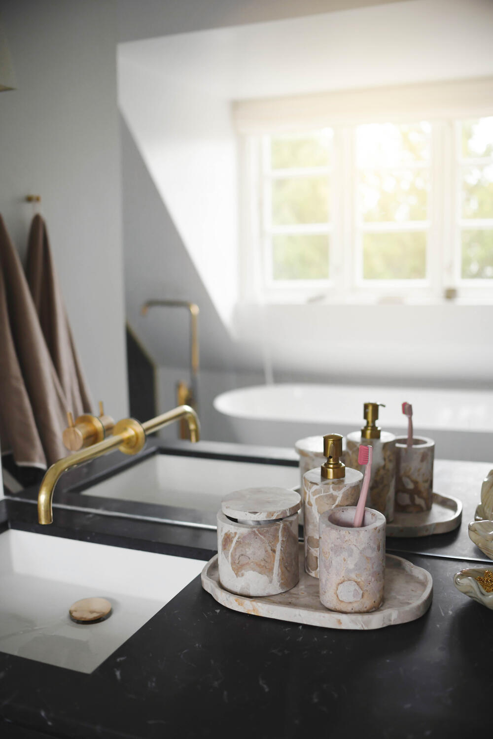 Marmorbakke m. buet kant, leopard - L30 cm